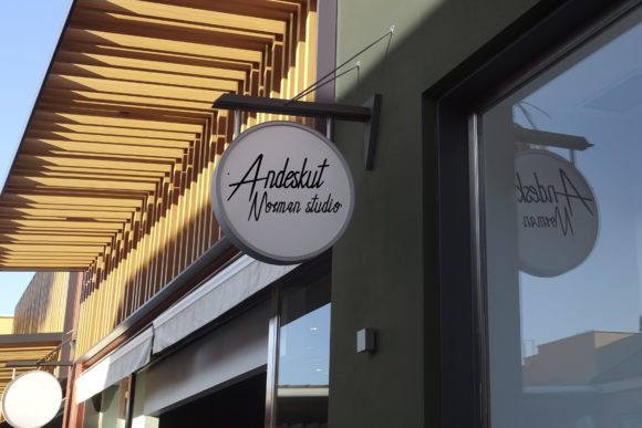 Andeskut: A Script Font for Handmade Crafters and Designers